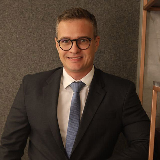 Equipe de engenheiros e arquitetos colaborando